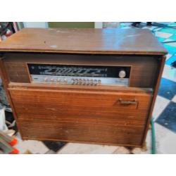 Oude radio met originele pick up.