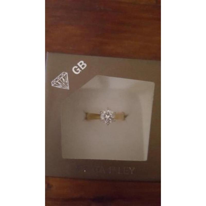 Prachtige ring met briljant geslepen diamant 0,74 ct