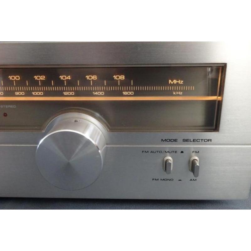 AKAI AT-2250 Fm am stereo tuner H12,5cm L38cm B24,5cm 1976 v