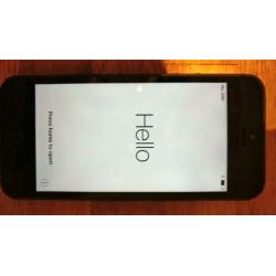 iPhone 5 met hoesje en lader Á1429