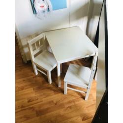 Ikea Micke Ikea tafel en stoeltjes