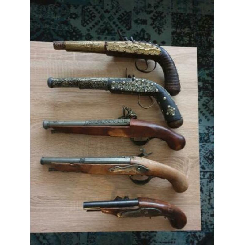 5 antieke replica onklaar gemaakte vuursteen pistool
