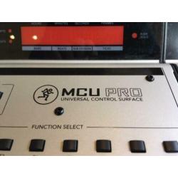 Mackie Control Universal Pro + Extender panel