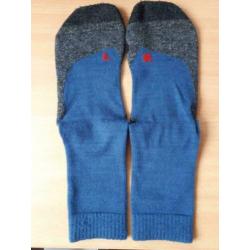 Falke TK2 sokken kleur blauw en rood in maat 31-34