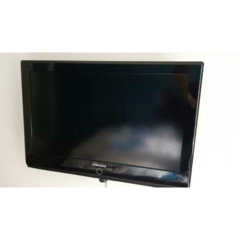 SAMSUNG LCD TV 32" zwart met wandhouder