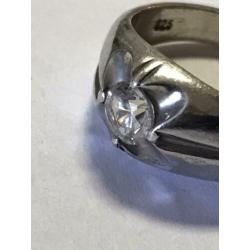 Zilveren ring met fraaie steen