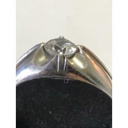 Zilveren ring met fraaie steen