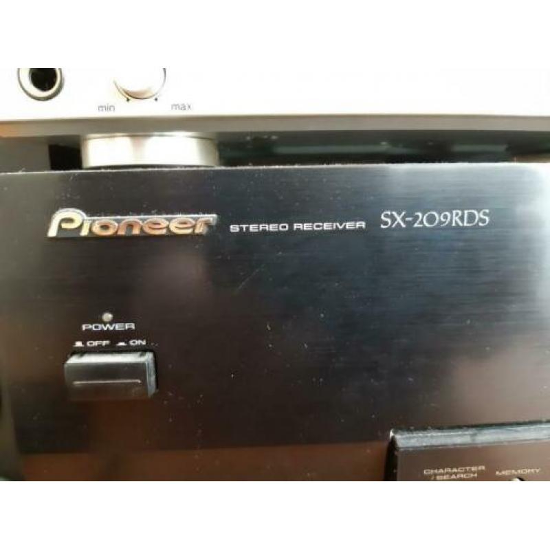 Pioneer receiver met technicus cd speler met boxen