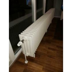 Gebruikte grote staande klassieke kolom cv-radiator te koop!