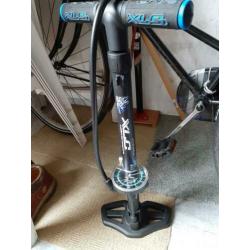 x-cellent bike component fietspomp en Zefal Repair Spray