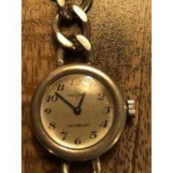 Zilveren horloge 835