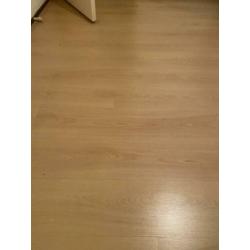 +-35 m2 Laminaat vloer houtkleur met nerf