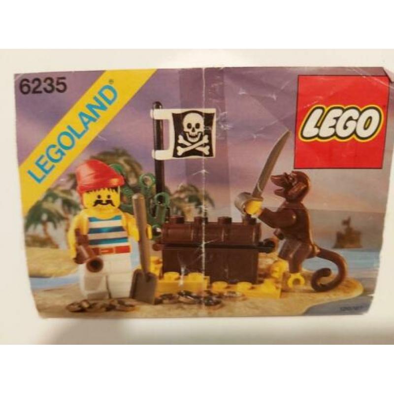 LEGO Pirates Buried Treasure (1989)