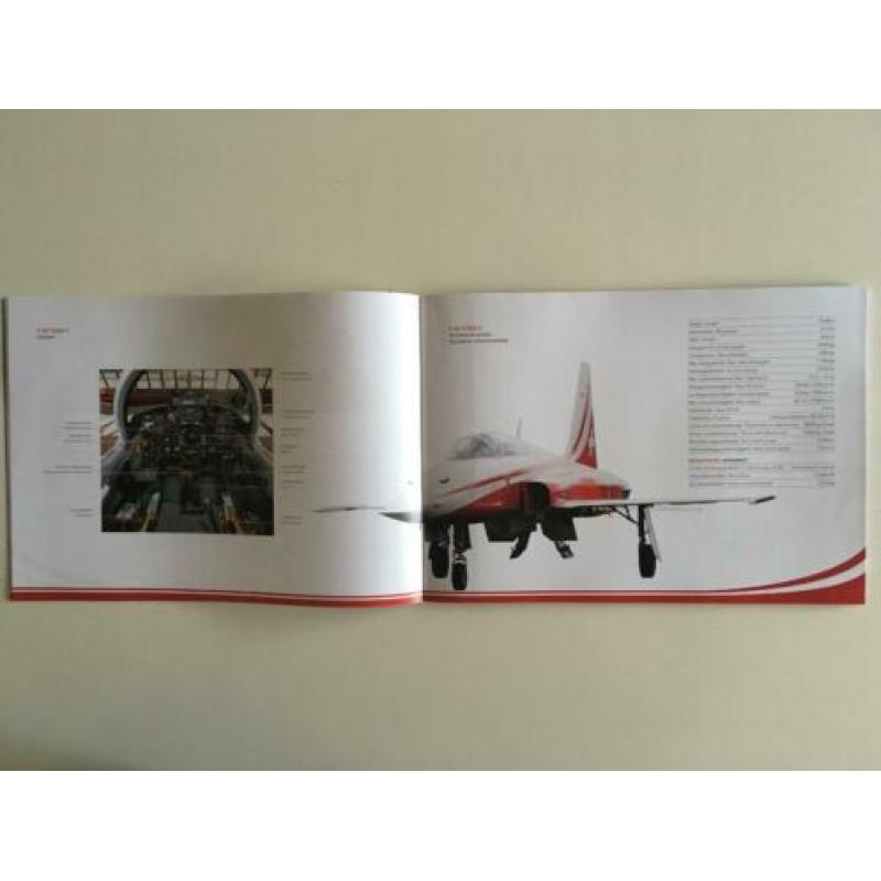 Jaarboek 2016 patrouille de suisse stuntteam zwitserse lucht