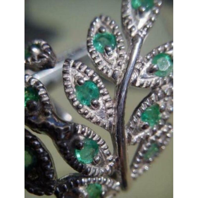 Set van zilveren ring & oorbellen versierd met smaragden