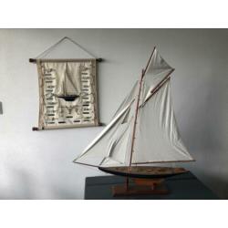 Antiek houten zeilschip op standaard