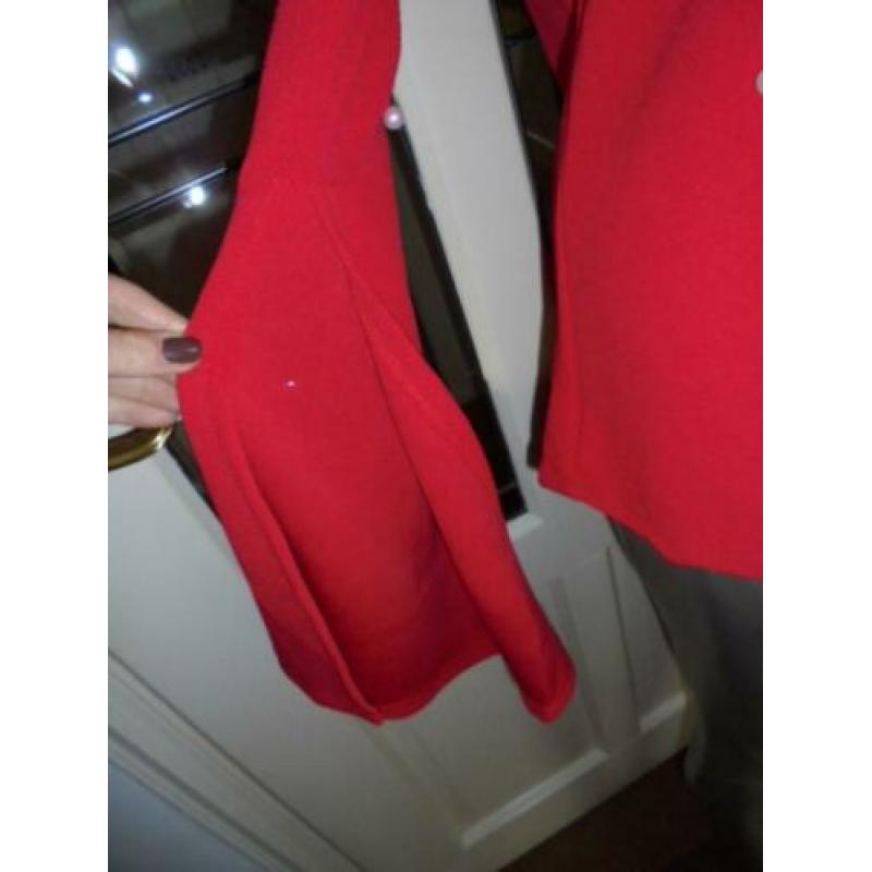 nieuwe rode trui met pareltjes en mooie wijde split mouwen
