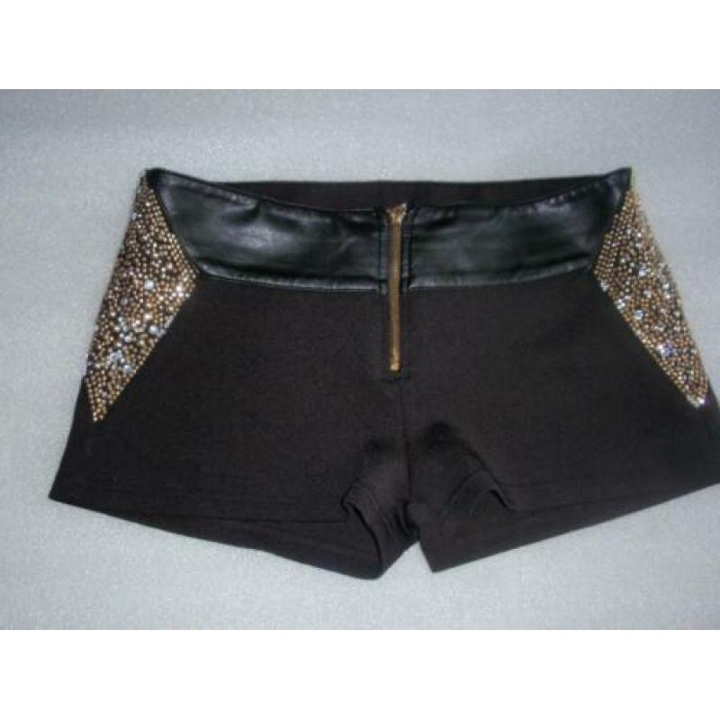 Maat 40 - amazon - zwart korte broek met versiering