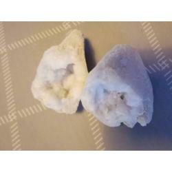 Mooie witte edelsteen / mineraal in twee delen