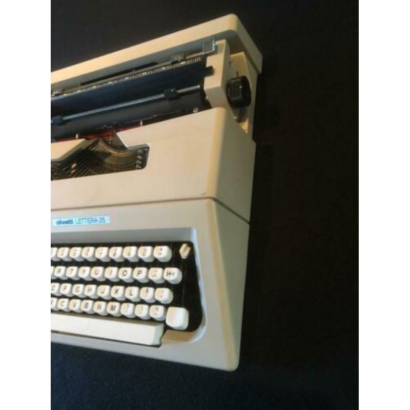 Olivetti Lettera 25 typemachine