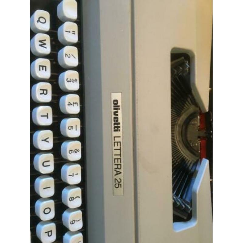 Olivetti Lettera 25 typemachine