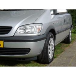 Opel Zafira 2.2-16V Comfort met Radio en Airco