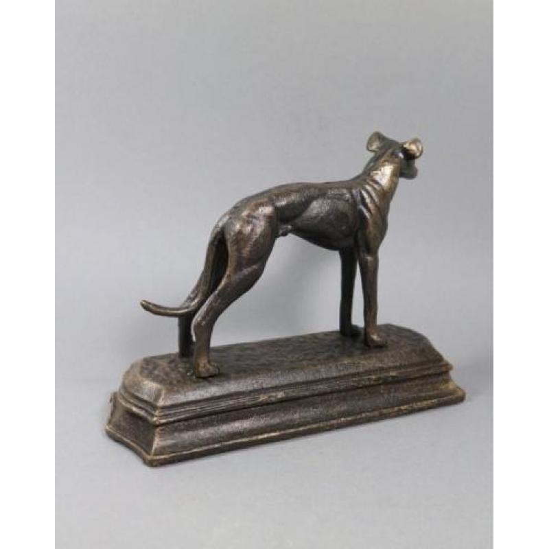 Prachtig zwaar sculptuur van een jachthond