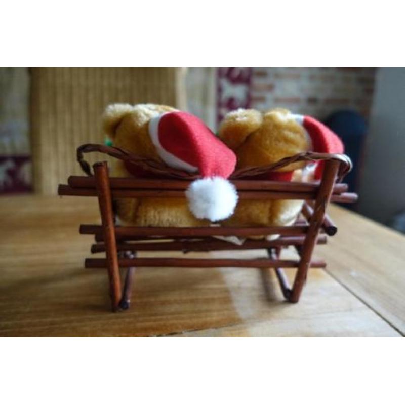 lief - 2 kerstbeertjes op een houten bankje