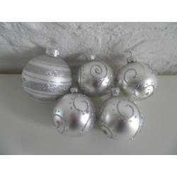 Kerstballen alle soorten zilverkleur