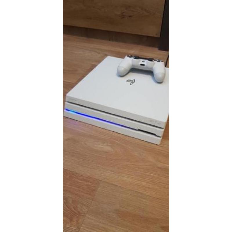 PlayStation 4 pro 1 Tb white edition